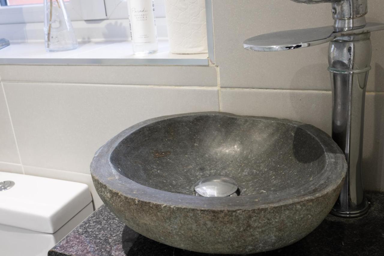 Beautiful House In South Cambridge, 14-Min Drive To The City Centre, Free Parking, No Sofabeds, Sleeps 6 Ngoại thất bức ảnh